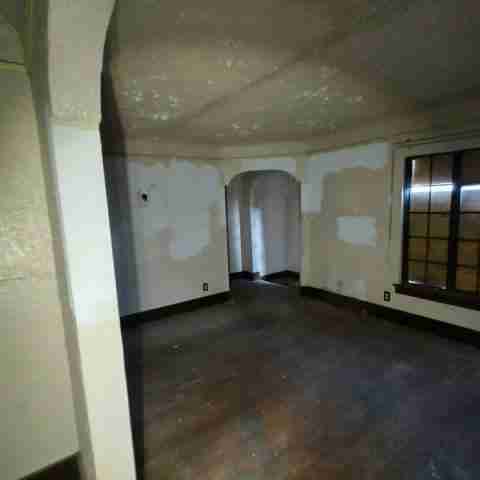 15045 manor (50).jpg